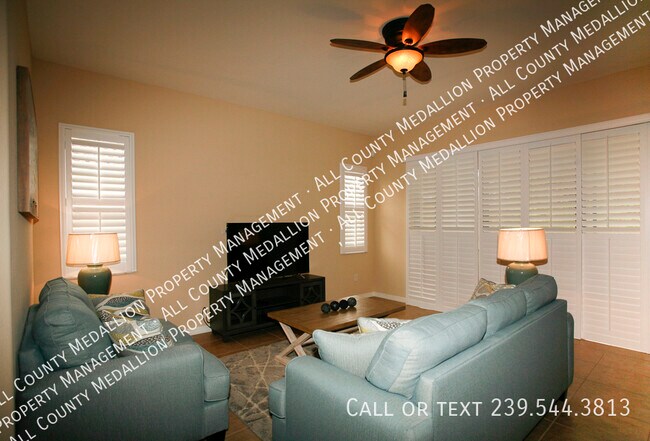 11070 Esteban Dr in Ft. Myers, FL - Building Photo - Building Photo