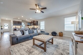 2915 Thackery Grv in San Antonio, TX - Building Photo - Building Photo