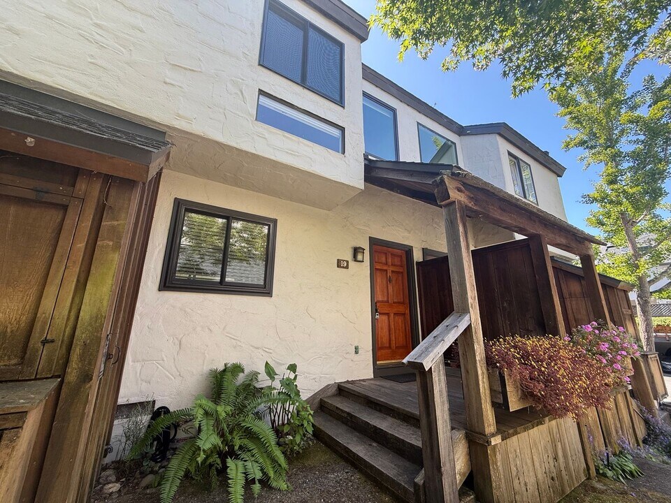 19 Park Terrace in Mill Valley, CA - Building Photo