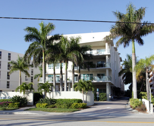 the Crescent in Sarasota, FL - Building Photo - Building Photo