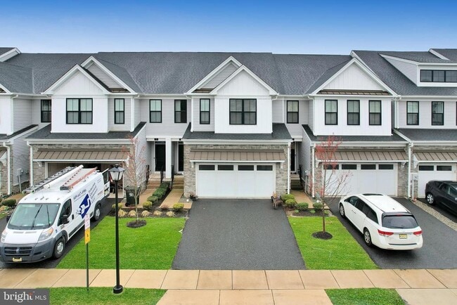 property at 9 Clover Ln