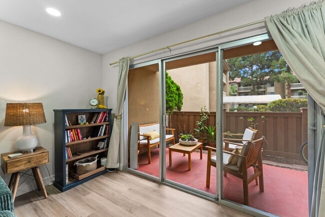 1885 Diamond St in San Diego, CA - Foto de edificio - Building Photo