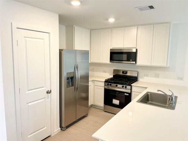 6330 Breakaway Grv Dr in Park Row, TX - Building Photo - Building Photo