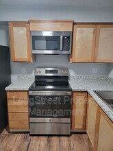 3141 N Shore Dr SE in Albany, OR - Building Photo - Building Photo