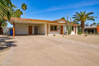 4806 S La Rosa Dr in Tempe, AZ - Building Photo - Building Photo