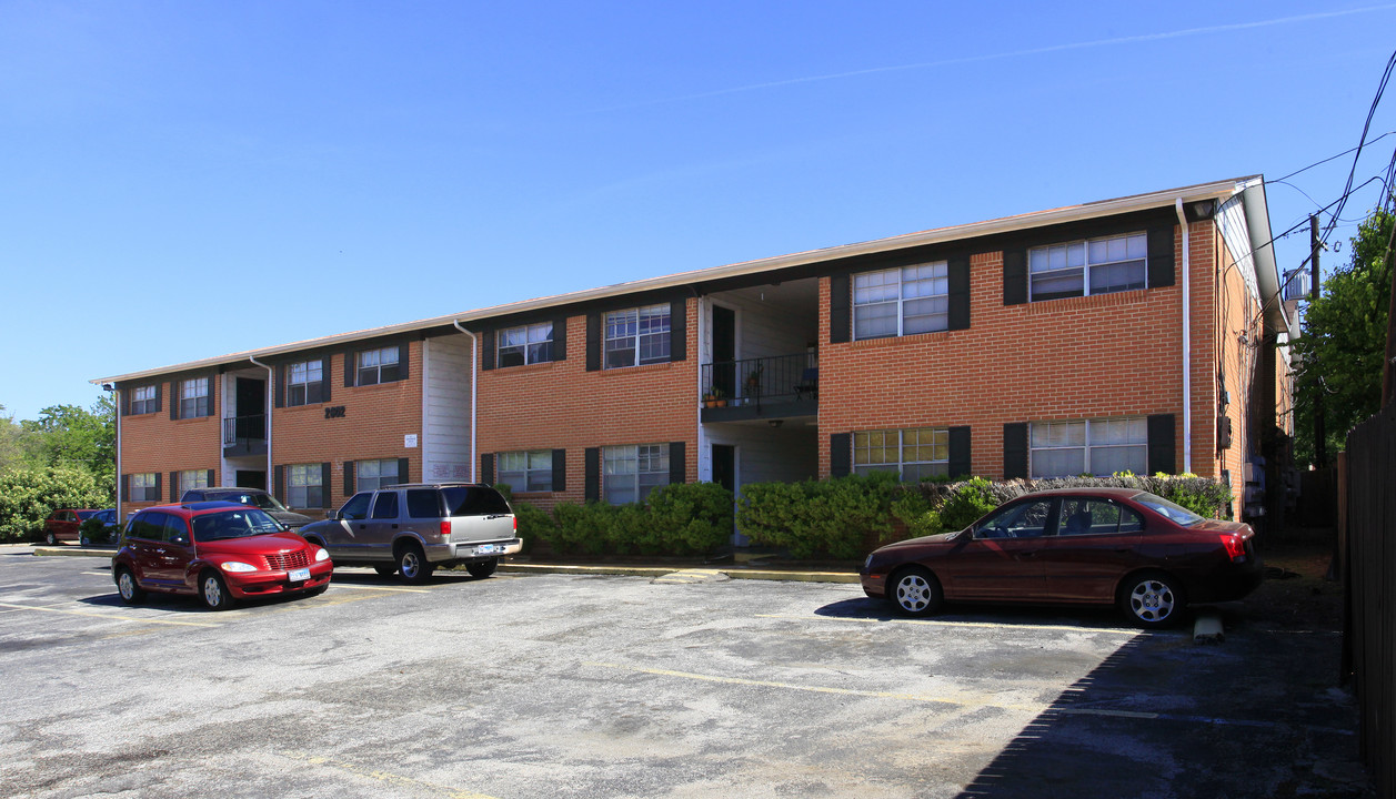 Penny Lane Apartments in Austin, TX - Building Photo