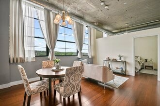 21 Illinois St, Unit 508 in Worcester, MA - Building Photo - Building Photo