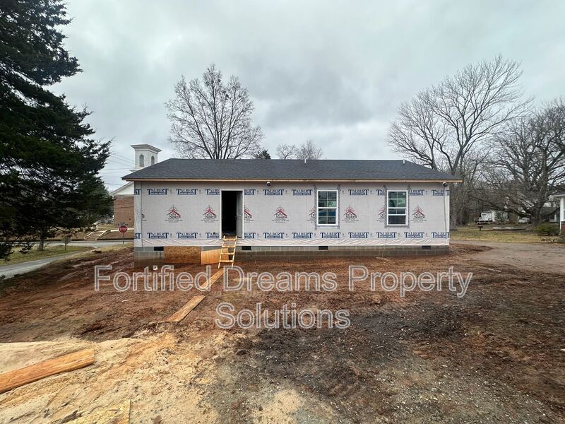 402 High Point St in Randleman, NC - Building Photo