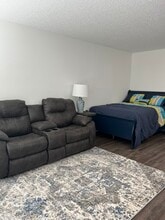 Studio 11 Apartments in Haleyville, AL - Foto de edificio - Building Photo