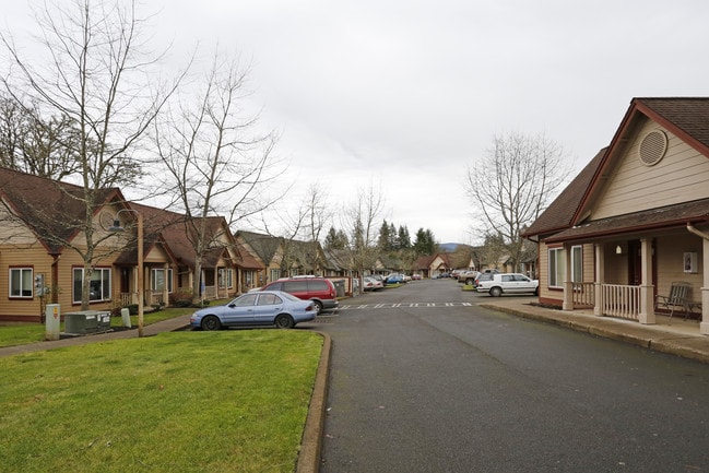 Ames Creek in Sweet Home, OR - Building Photo - Building Photo