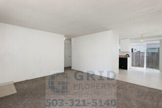 7045 SW Garden Home Rd in Portland, OR - Building Photo - Building Photo