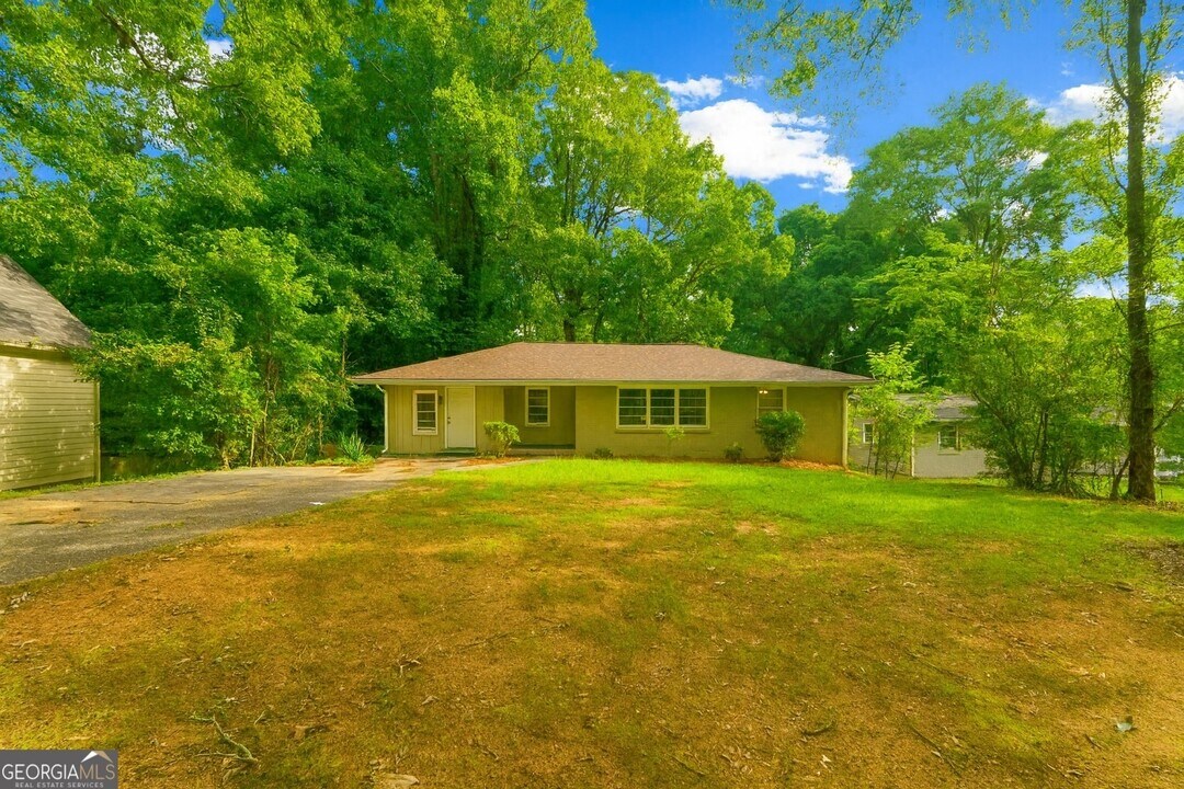 195 Polar Rock Rd SW in Atlanta, GA - Building Photo