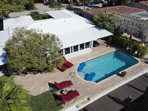 2548 SE 14th St in Pompano Beach, FL - Building Photo - Building Photo