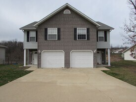 22670 Hanley Ln in St. Robert, MO - Building Photo