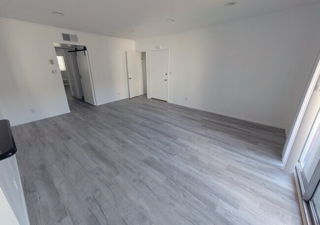 5349 Newcastle Ave, Unit 64 in Encino, CA - Building Photo - Building Photo
