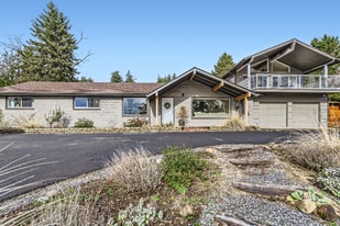 6106 SE Riverside Dr in Vancouver, WA - Building Photo