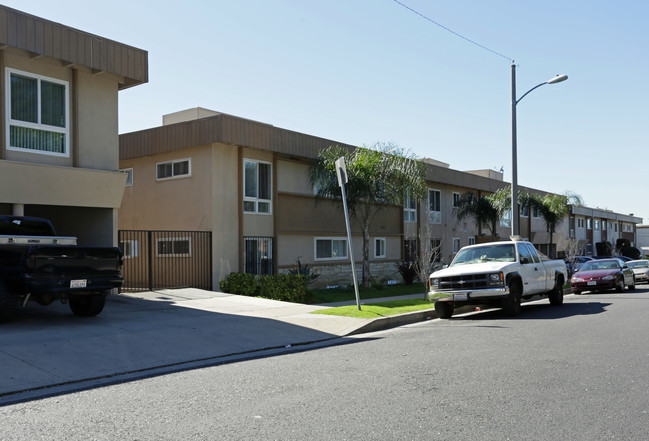 3216 W 99th St in Inglewood, CA - Building Photo - Building Photo