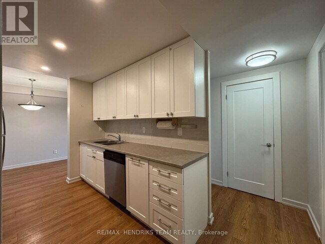 36 Arran Dr in St Catharines, ON - Building Photo - Building Photo