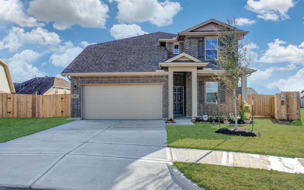 8403 Moonlight Bay Cir in Mont Belvieu, TX - Building Photo