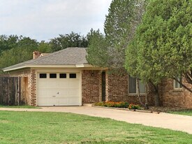 7910 Aberdeen Ave in Lubbock, TX - Building Photo