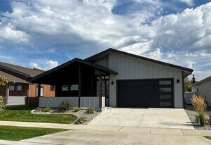 1520 W Moselle Dr in Dalton Gardens, ID - Building Photo