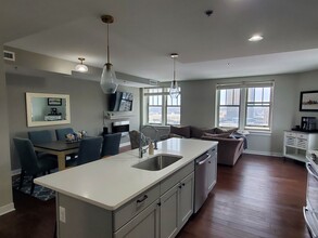 527 W Lafayette Blvd, Unit 15A in Detroit, MI - Building Photo - Building Photo