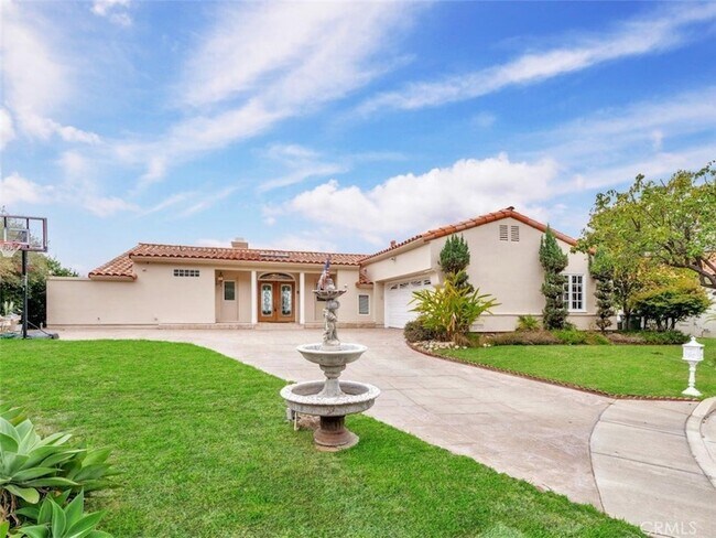 property at 7050 Vía Del Mar