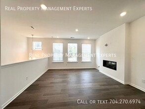 211 Tamala St in Davidson, NC - Building Photo - Building Photo