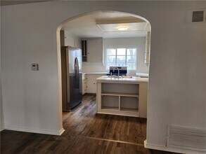 415 W Poplar St in Rogers, AR - Building Photo - Building Photo