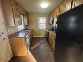 5524 Dupont Ave N in Minneapolis, MN - Foto de edificio - Building Photo