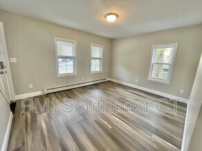 253 Yantic St in Norwich, CT - Building Photo - Building Photo