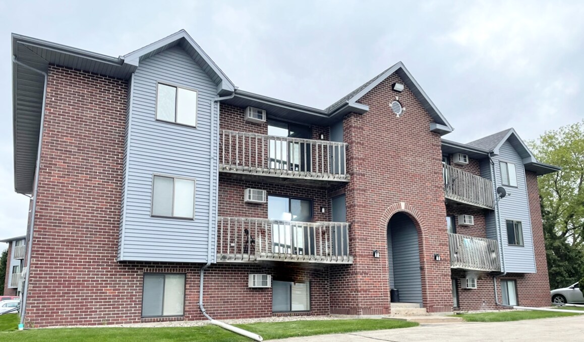 2885 Glen Creek Pl in Appleton, WI - Building Photo