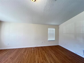 4884 NE 122nd Ave in Wildwood, FL - Foto de edificio - Building Photo