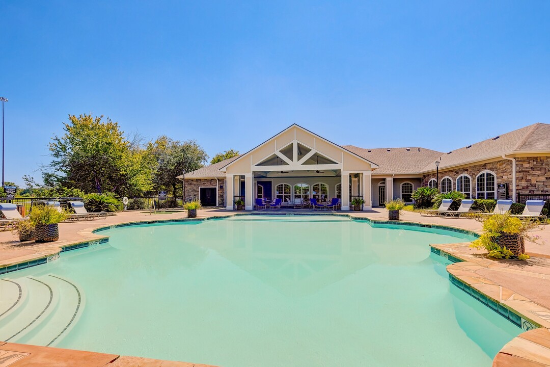 River Walk Apartment Homes in Shreveport, LA - Building Photo