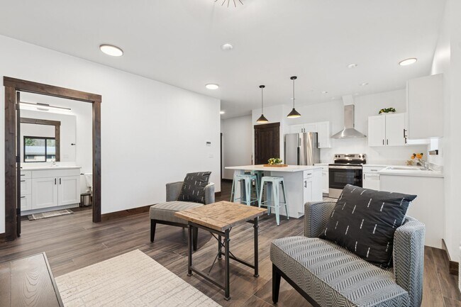 1840 Baker Ave, Unit 301 in Whitefish, MT - Foto de edificio - Building Photo