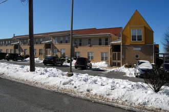 Spring Valley Commons in Spring Valley, NY - Building Photo - Building Photo