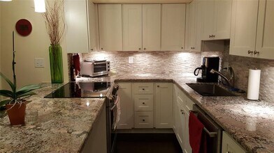 905 NE 28th St in Wilton Manors, FL - Building Photo - Building Photo
