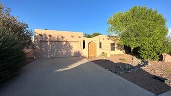 564 Cedardale Loop in Las Cruces, NM - Building Photo