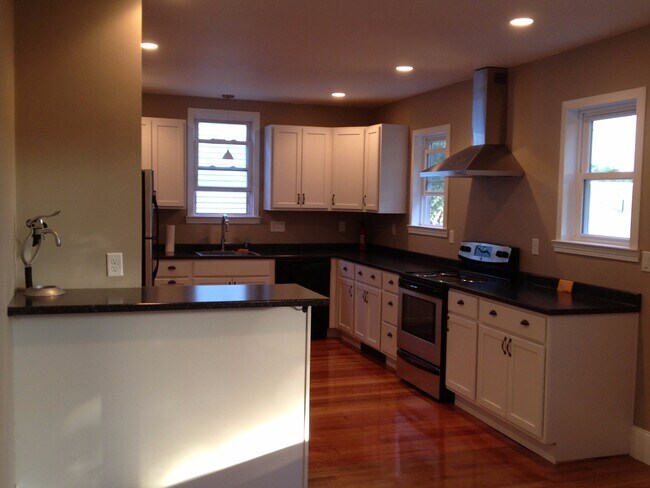 70 Larch St in Boston, MA - Building Photo - Building Photo
