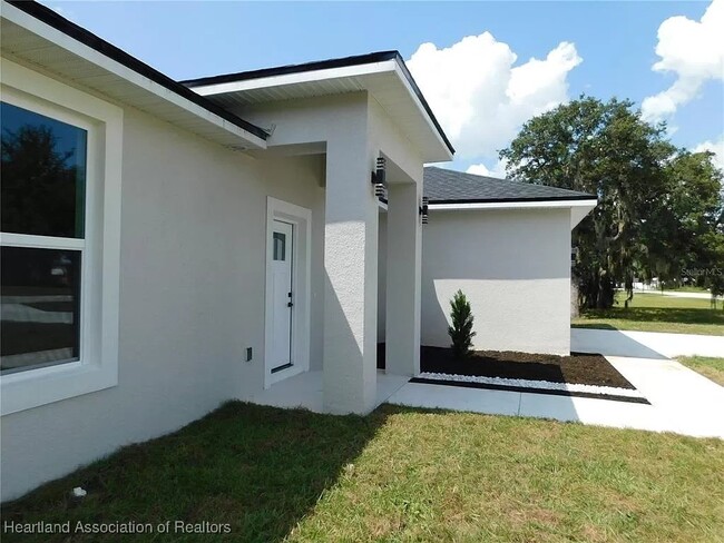 111 Friendly Cir in Sebring, FL - Building Photo - Building Photo