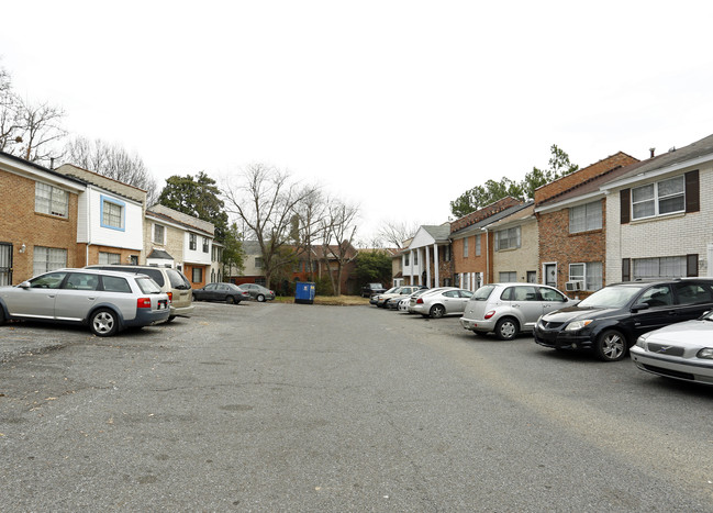 Raleigh Square Condonminiums in Memphis, TN - Building Photo - Building Photo