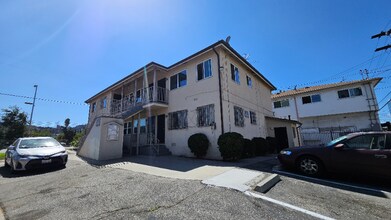 3009 Carmona Ave in Los Angeles, CA - Building Photo - Building Photo