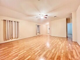 222 Mossy Rock Dr in Hutto, TX - Building Photo