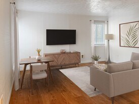 Raccoon Creek Apartments in Columbus, OH - Building Photo