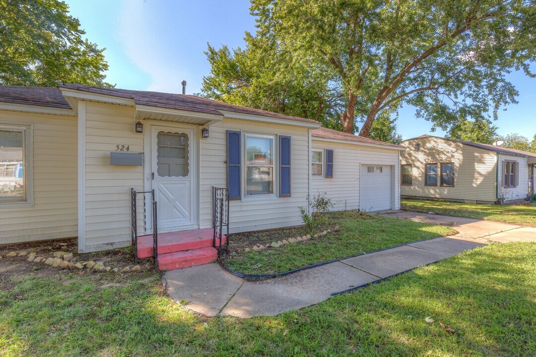 524 S Liberty Ave in Okmulgee, OK - Building Photo