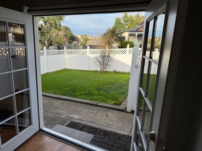 1000 Figueroa St, Unit A in Folsom, CA - Foto de edificio - Building Photo