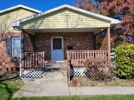 424 Heritage Cir, Unit 424 Heritage Circle in Bucyrus, OH - Building Photo