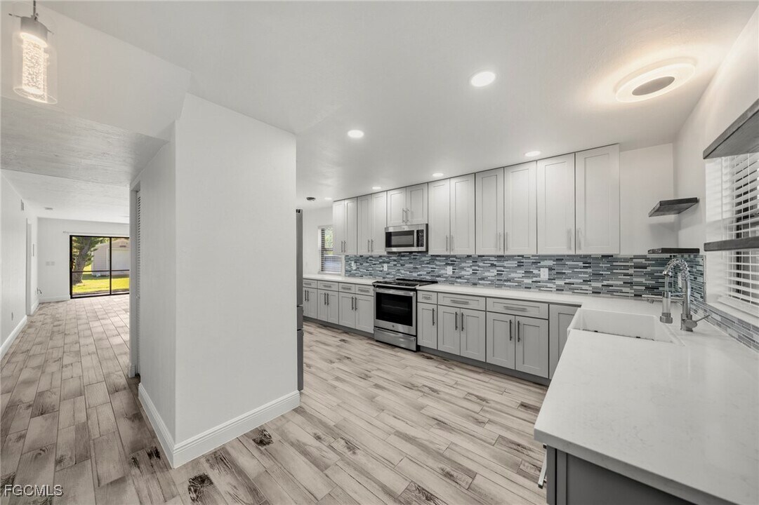 10022 Oxfordshire Ln SW in Ft. Myers, FL - Building Photo