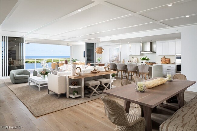 13945 Old Coast Rd in Naples, FL - Foto de edificio - Building Photo