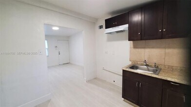 841 NW 12th Ave in Fort Lauderdale, FL - Building Photo - Building Photo